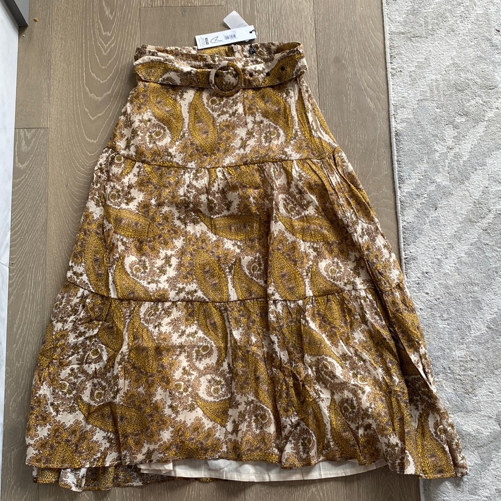 Mink Pink belted skirt. Size medium. New with tags.